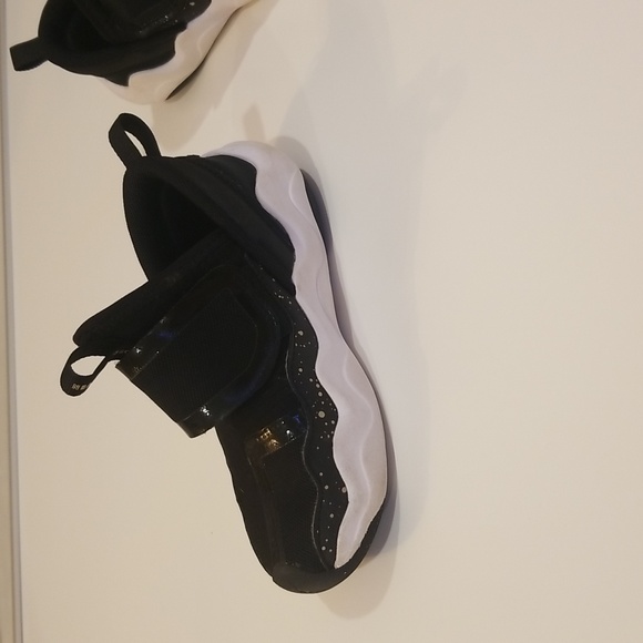 Kids Jordan Sneakers - Picture 3 of 11
